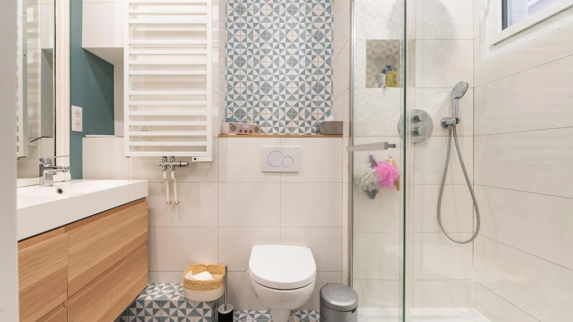 Spacious And Elegant 3Bd Apartmentrochechouart Parigi Francia